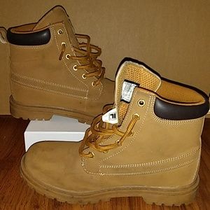 Fila kids (GS) Edgewater 12 Nubuck Boot Size 6